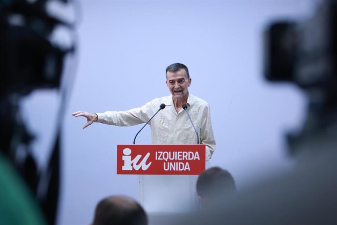 El coordinador federal de Izquierda Unida, Antonio Maíllo, ofrece una rueda de prensa en el inicio del curso político. A 1 de septiembre de 2025, en Sevilla, Andalucía (España).El coordinador federal de Izquierda Unida, Antonio Maíllo, ha querido iniciar 