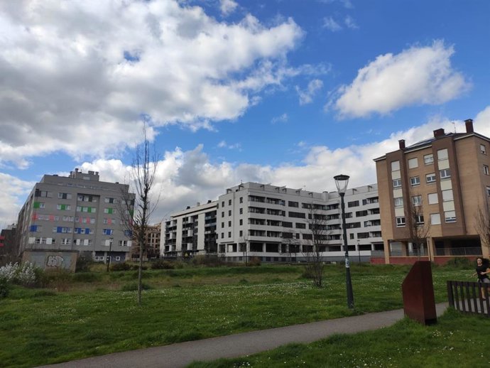 Archivo - Un piso de segunda mano de 80 metros cuesta 220.000 euros en agosto, 87.000 euros más que en 2015