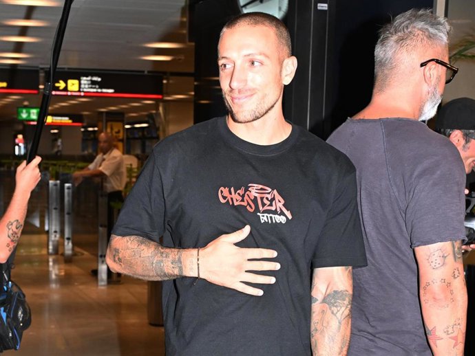 Rubén Torres en el aeropuerto para viajar a Honduras para 'Supervivientes All Stars'