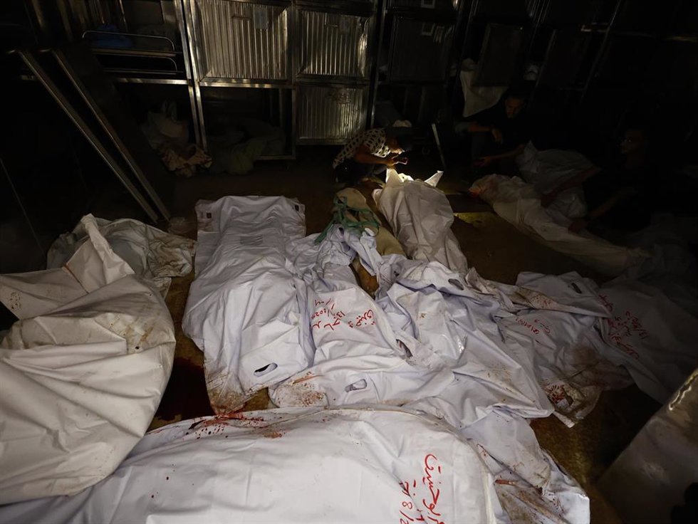 Fotografía de archivo de los cadáveres de varios palestinos muertos a causa de los ataques del Ejército de Israel contra el norte de la Franja de Gaza (archivo)