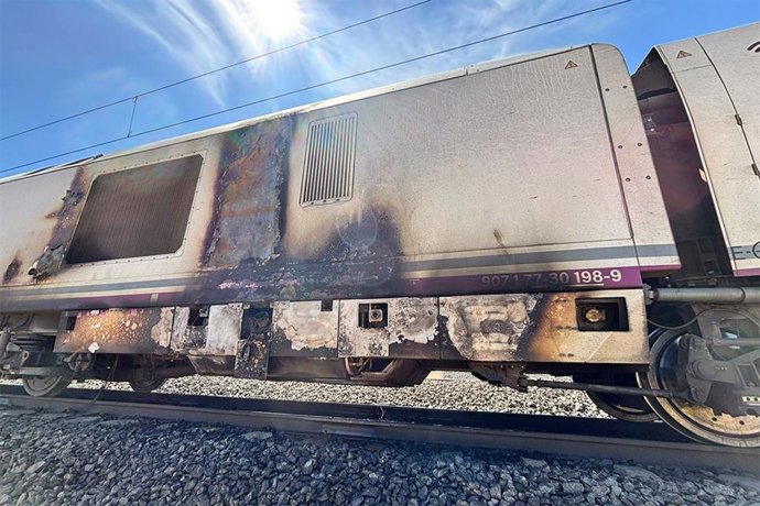 Incendio declarado en la máquina de cola de un tren que cubría el trayecto entre Almería y Madrid. 
