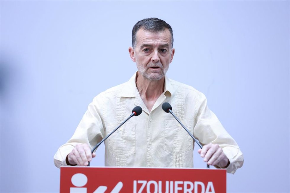 El coordinador federal de Izquierda Unida, Antonio Maíllo, ofrece una rueda de prensa en el inicio del curso político. A 1 de septiembre de 2025, en Sevilla, Andalucía (España).El coordinador federal de Izquierda Unida, Antonio Maíllo, ha querido inicia
