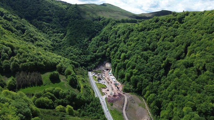 Trabajos en la boca norte del túnel de Belate