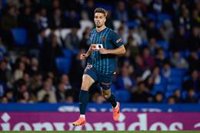 El Valencia renueva a Alberto Marí y lo cede al Mirandés