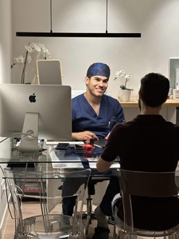 Clínica Capilar Mora ofrece cirugía de trasplante capilar con la técnica FUE Zafiro