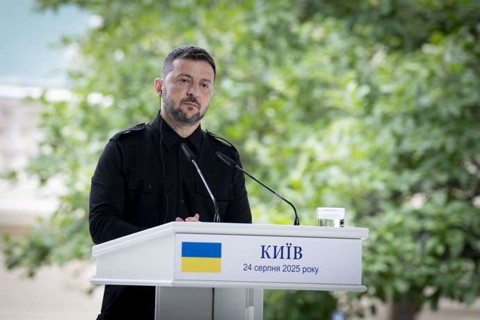 HANDOUT - 24 August 2025, Ukraine, Kiev: Ukrainian President Volodymyr Zelensky attends a joint press conference with Canada's Prime Minister Mark Carney in Kiev.