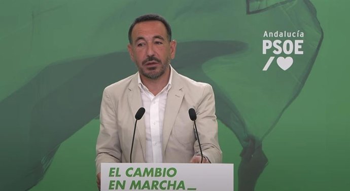 El secretario de Comunicación Política y Formación del PSOE-A, Fernando López Gil, en rueda de prensa.