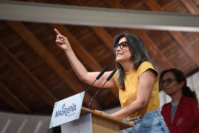 Archivo - La portavoz de Más Madrid en la Asamblea, Manuela Bergerot, interviene durante la verbena de Más Madrid bajo el nombre de “La Madrileña 2025”, en el Auditorio del Parque Paraíso