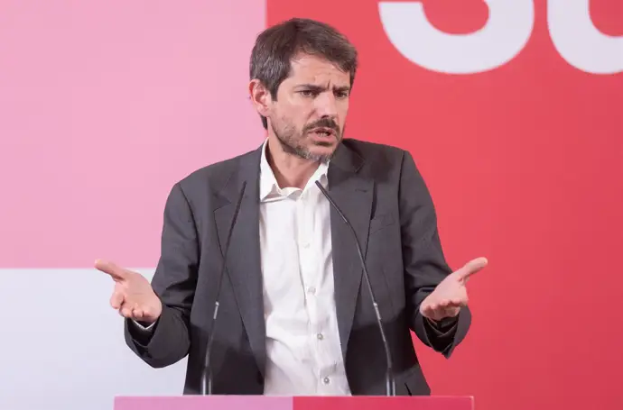 El portavoz de Sumar, Ernest Urtasun, en rueda de prensa.