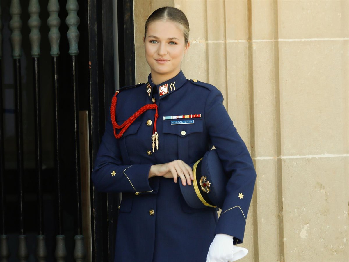 La Princesa Leonor, radiante, ingresa en la Academia General del Aire para finalizar su formación militar