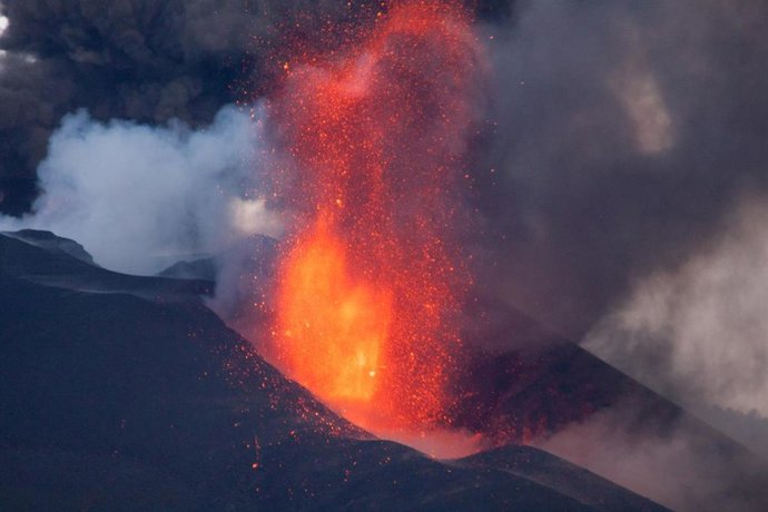 Archivo - Lava del volcán de Cumbre Vieja