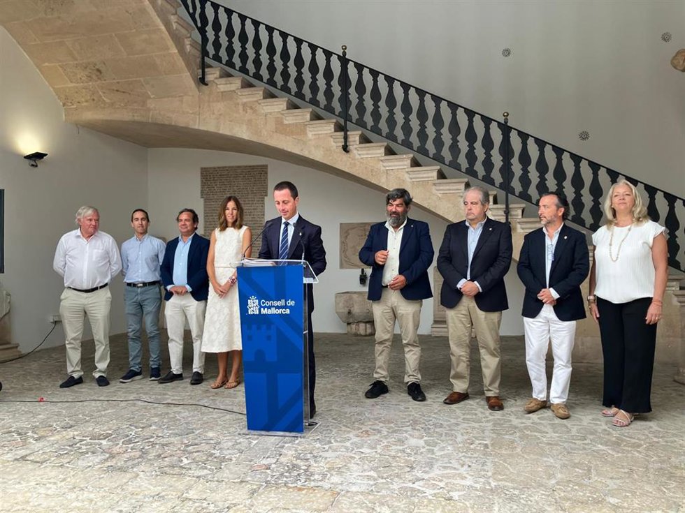 El presidente del Consell de Mallorca, Lloren Galmés, y el resto de consellers ejecutivos de la institución insular.