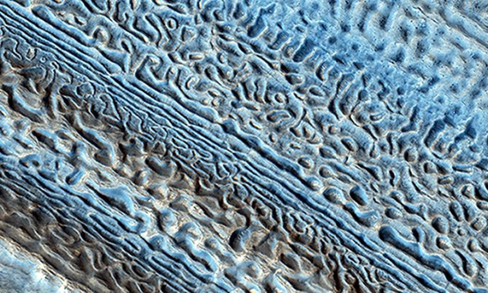 Un ejemplo del terreno de 'coral-cerebro' de Marte capturado por la cámara HiRISE a bordo del Mars Reconnaissance Orbiter.
