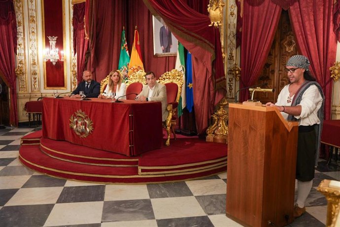 Almudena Martínez preside el acto institucional por los 210 años de la proclamación de El Bosque como Villa.