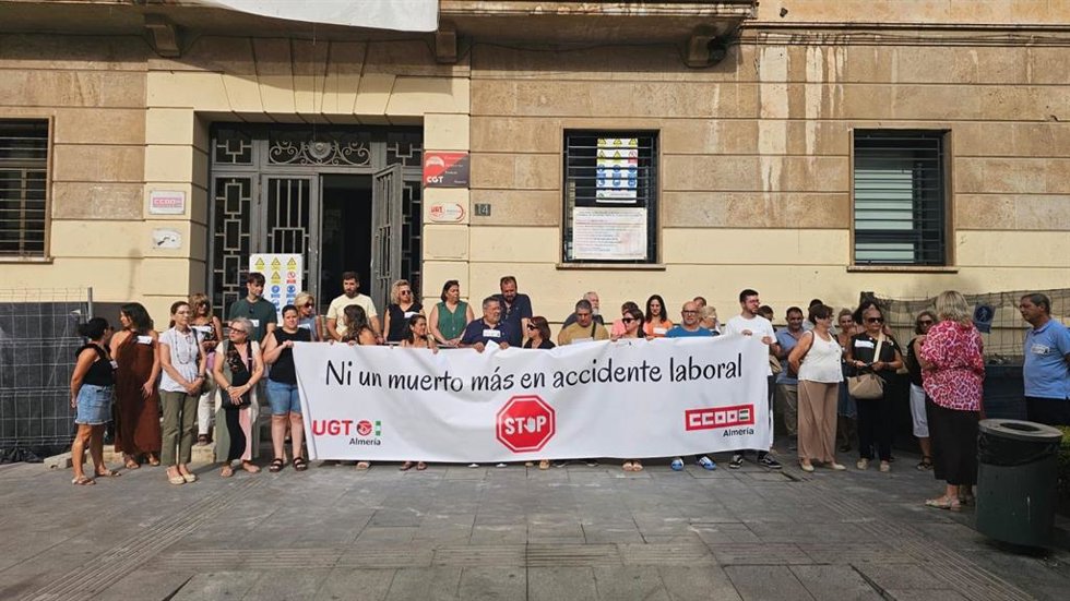 Concentración contra la siniestralidad laboral en Almería.