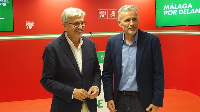 Archivo - El secretario y el vicesecretario general del PSOE de Málaga, Josele Aguilar e Ignacio López, en una imagen de archivo.