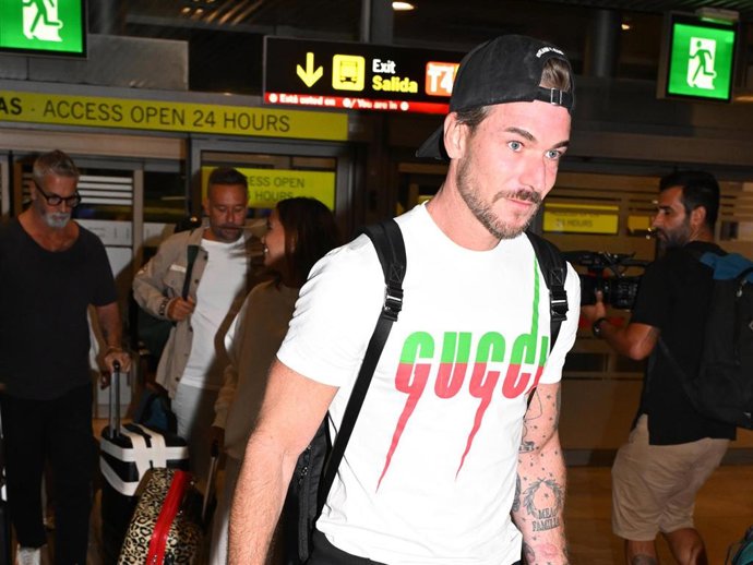 Tony Spina en el aeropuerto para viajar a Honduras