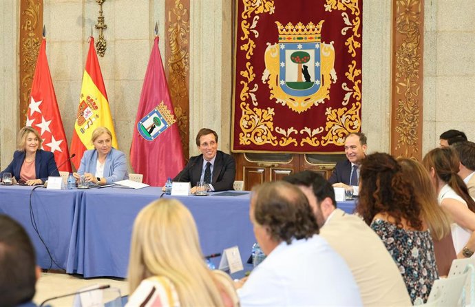 El alcalde de Madrid, José Luis Martínez-Almeida, preside la reunión del equipo de Gobierno municipal, en la Casa de la Villa, a 1 de septiembre de 2025, en Madrid (España). Almeida vuelve a la agenda política presidiendo la reunión del equipo de Gobierno