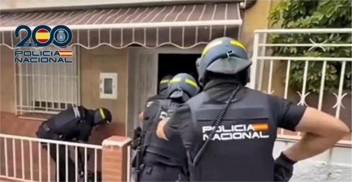 Agentes de la Policía Nacional en una operación antidrogas.