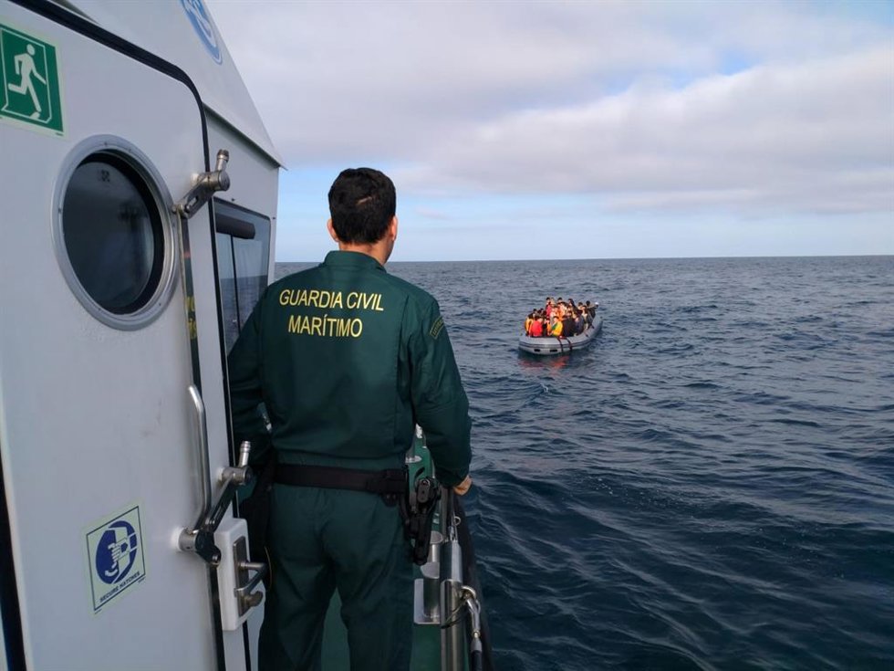 Archivo - Patera avistada por la Guardia Civil (Foto de archivo)
