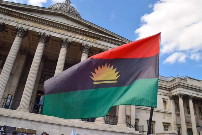 Archivo - Imagen de archivo de la bandera de Biafra durante una manifestación en Londres