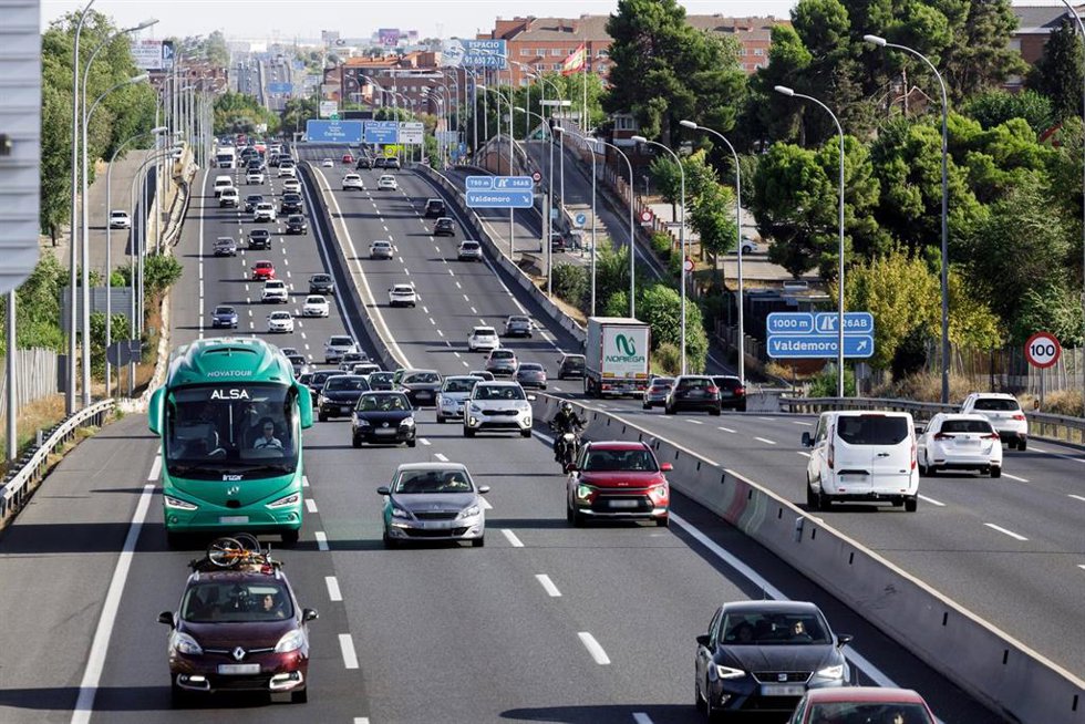 Vehículos en la carretera A-4 durante la operación retorno del verano, a 31 de agosto de 2025, en Madrid (España). La Dirección General de Tráfico (DGT) espera cinco millones de desplazamientos en el último dispositivo especial de tráfico del verano que