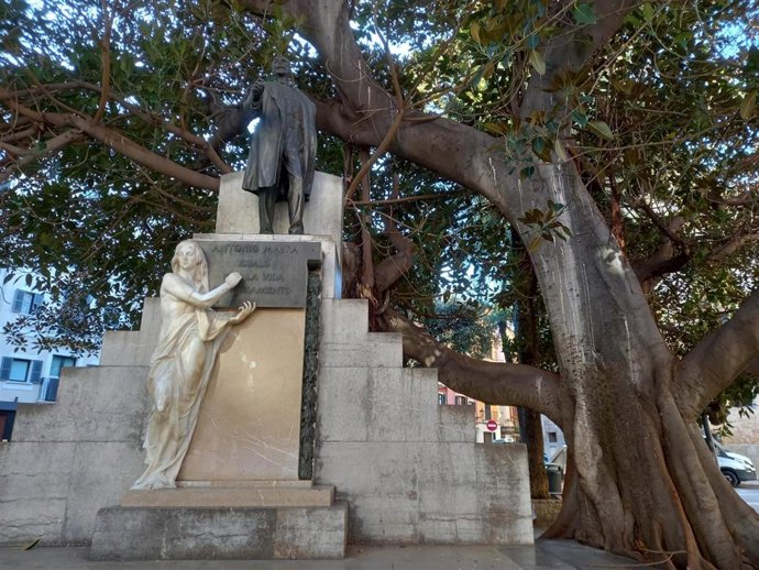 Archivo - Estatua de Antoni Maura en Palma.