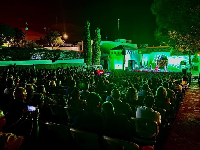 Público asistente a una de las ediciones de flamenco de Mairena del Alcor.