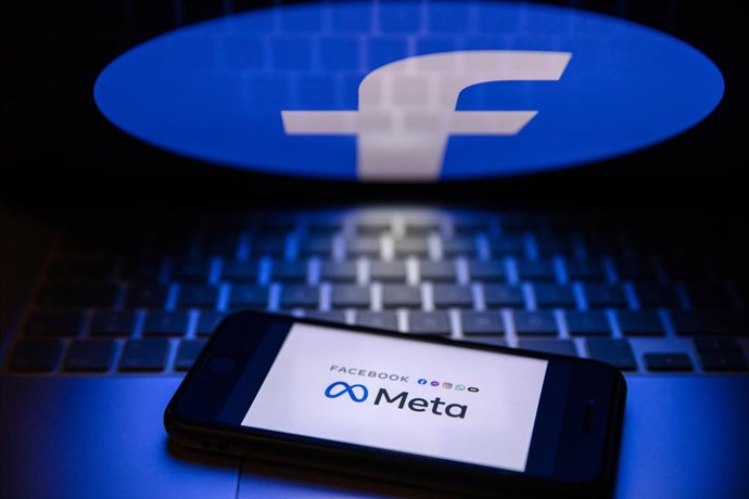 Archivo - 28 de julho de 2022, Turquia, ---: O logotipo da empresa controladora do Facebook, Meta, é exibido na tela de um smartphone. Foto: Onur Dogman/SOPA Images via ZUMA Press Wire/dpa
