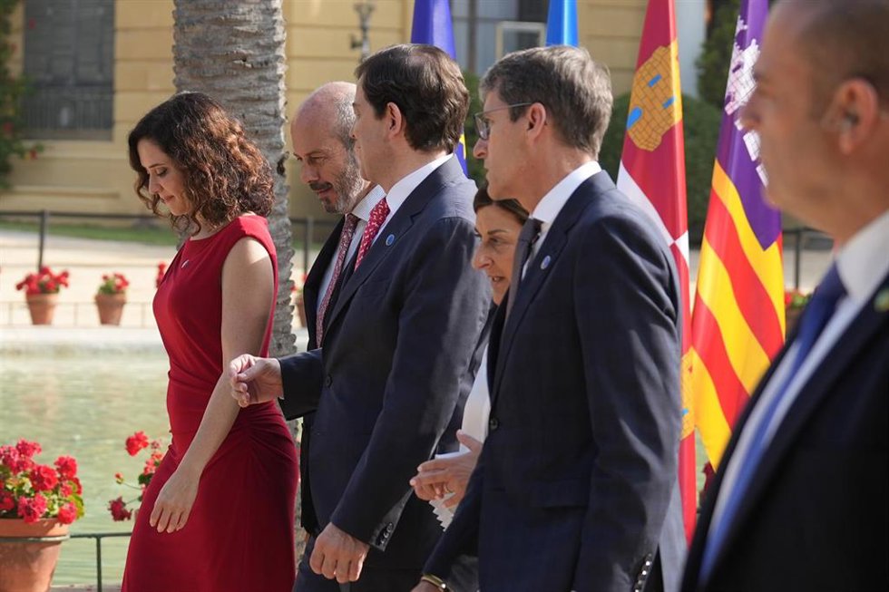 Archivo - La presidenta de la Comunidad de Madrid, Isabel Díaz Ayuso, a su llegada a la XXVIII Conferencia de Presidentes, en Palau de Pedralbes de Barcelona, a 6 de junio de 2025, en Barcelona, Catalunya (España). 