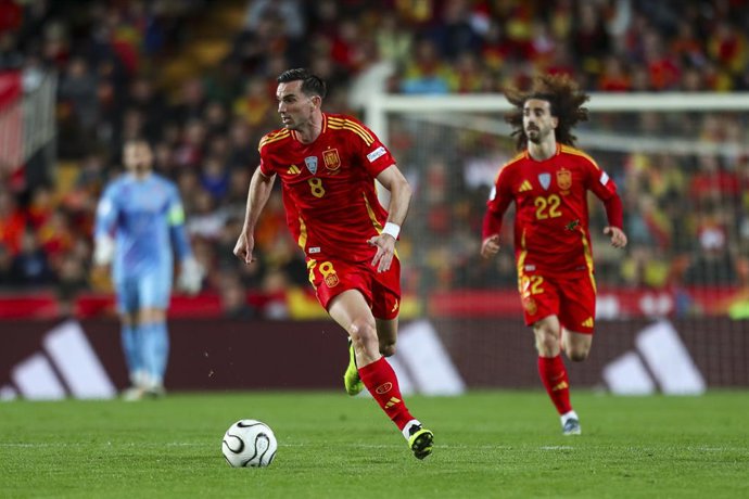 Archivo - Fabian Ruiz, da Espanha, em ação durante a partida entre Espanha e Holanda pelas quartas de final da UEFA Nations League, no estádio Mestalla, em 23 de março de 2025, em Valência, Espanha.