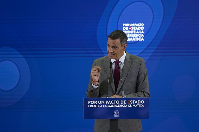 O Presidente do Governo, Pedro Sánchez, encerra o evento 'Por un pacto de Estado frente a la emergencia climática', no Ministério da Transição Ecológica e Desafio Demográfico, em 1º de setembro de 2025, em Madri (Espanha). O Presidente do Governo