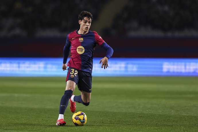 Archivo - Hector Fort of FC Barcelona in action during the Spanish league, La Liga EA Sports, football match played between FC Barcelona and Rayo Vallecano at Estadio Olimpico de Montjuic on February 17, 2025 in Barcelona, Spain.