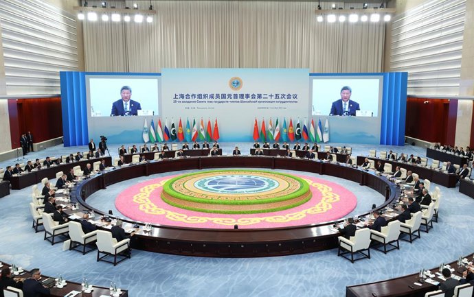El presidente de China, Xi Jinping, preside la cumbre de de la Organización de Cooperación de Shanghái (OCS) en la ciudad china de Tianjín