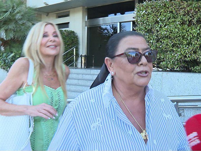 María del Monte y Ana Obregón, abandonando juntas las instalaciones de Atresmedia tras su vuelta de vacaciones a 'YAS'