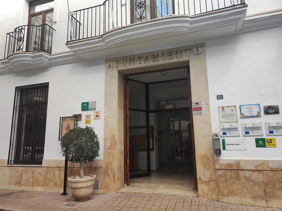 Archivo - Fachada del Ayuntamiento de Cártama.