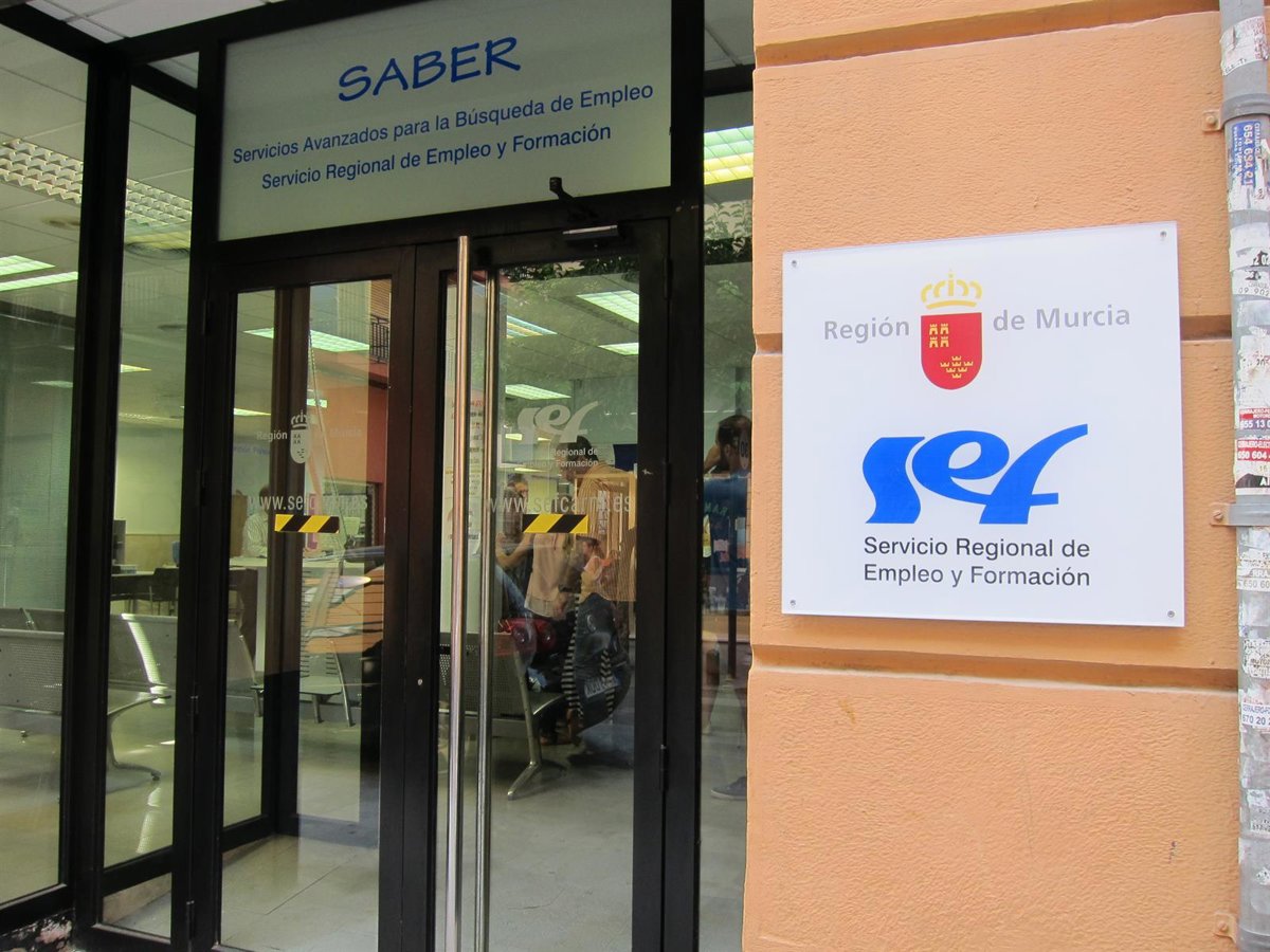 El paro baja en 117 personas en agosto en la Región de Murcia hasta los 74.203 desempleados
