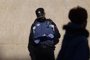 La jueza mantiene libre al policía que asfixió a un joven pese a apreciar homicidio doloso