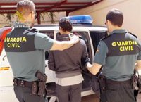 La Guardia Civil detiene a dos jóvenes por asaltar a viandantes en la Gran Vía de La Manga del Mar Menor