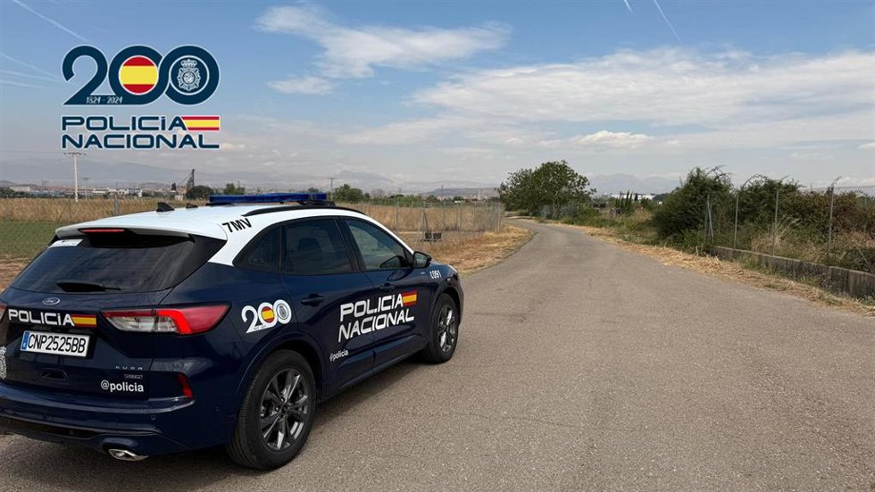 La perra fue encontrada por unos transeuntes