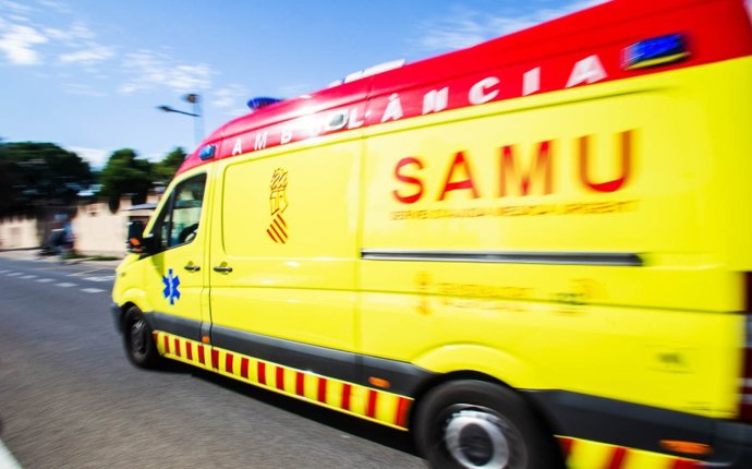 Archivo - Ambulancia del Servicio de Ayuda Médica Urgente (SAMU)
