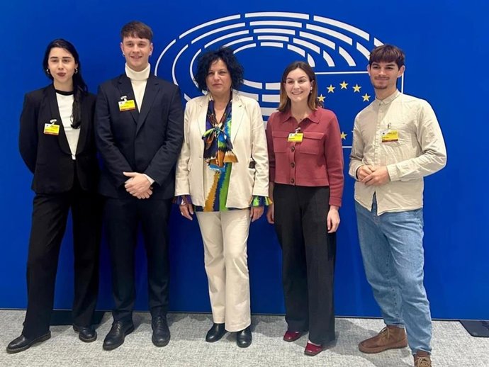 Becas formativas para titulados universitarios del Programa de Formación en Acción Exterior y Unión Europea