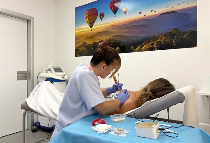 La Unidad de Mama de Valdecilla incorpora la micropigmentación areolar para mujeres mastectomizadas