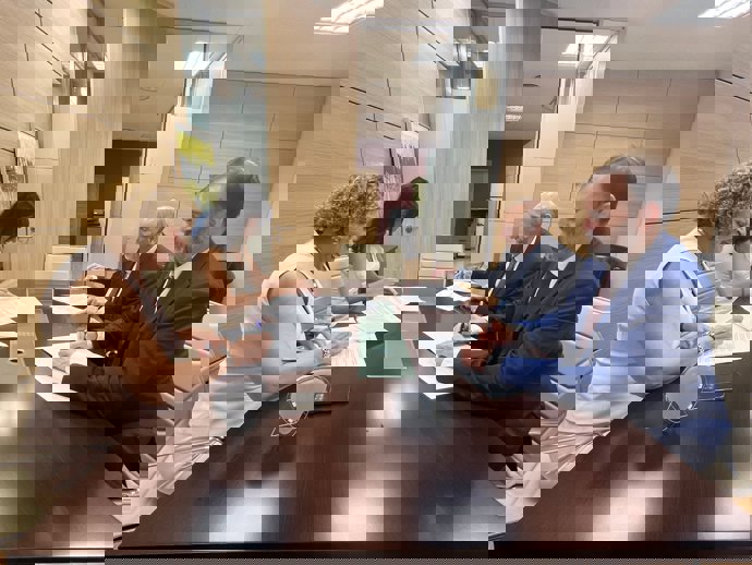 Firma de María Ángeles Ugalde y Laura Aradilla