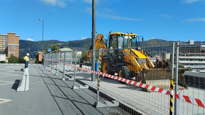 Construcción del nuevo intercambiador de transporte para el campus de El Cristo, en Oviedo.