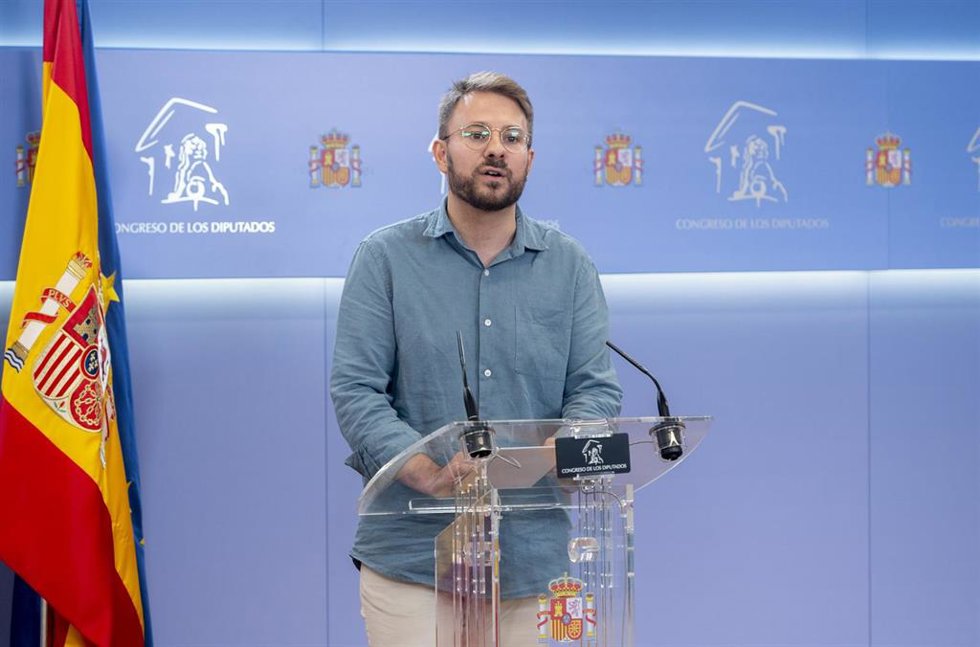 El diputado de Sumar Alberto Ibáñez durante una rueda de prensa anterior a la Junta de Portavoces,  a 2 de septiembre de 2025, en Madrid (España).