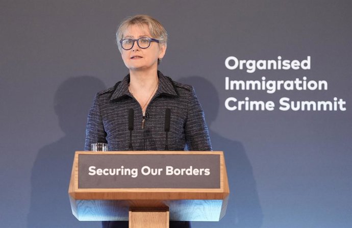 Archivo - 31 March 2025, United Kingdom, London: UK Home Secretary Yvette Cooper makes a speech at the Organised Immigration Crime Summit at Lancaster House in central London. Photo: Stefan Rousseau/PA Wire/dpa