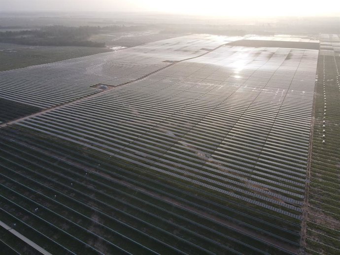Archivo - Plata solar de  Parliament en Texas.
