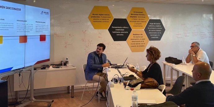 Astillero presenta a la Asociación de empresarios del Polígono el proyecto de Ordenanza de residuos y limpieza viaria