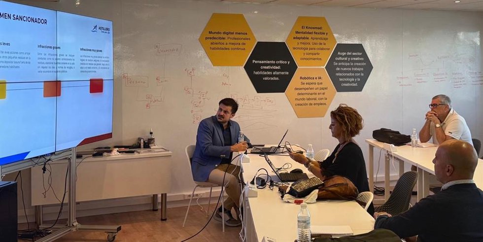 Astillero presenta a la Asociación de empresarios del Polígono el proyecto de Ordenanza de residuos y limpieza viaria